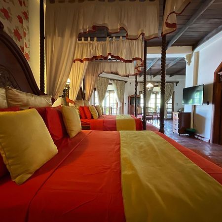 Tropicana Castle Dive Resort Powered By Cocotel Puerto Galera Zimmer foto