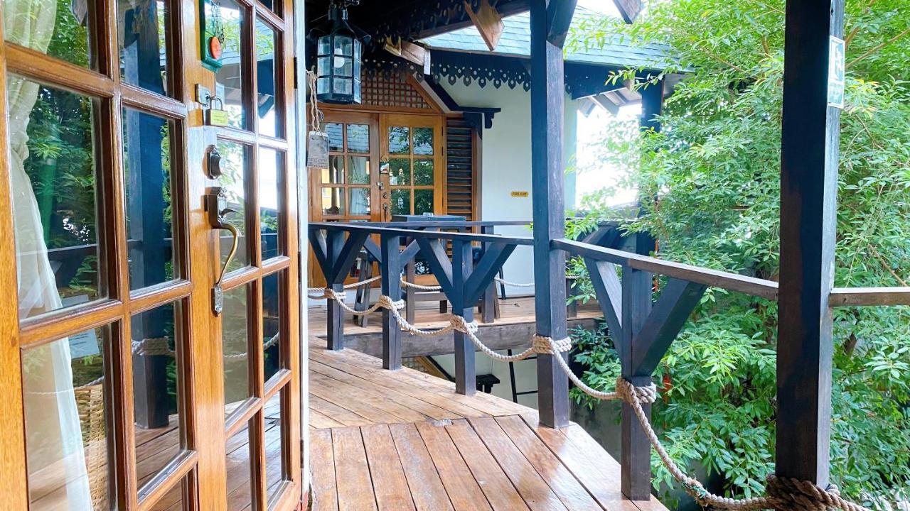 Tropicana Castle Dive Resort Powered By Cocotel Puerto Galera Exterior foto