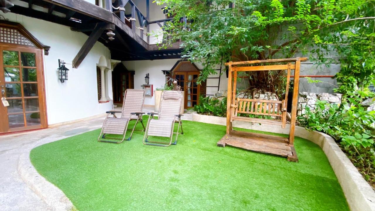 Tropicana Castle Dive Resort Powered By Cocotel Puerto Galera Exterior foto