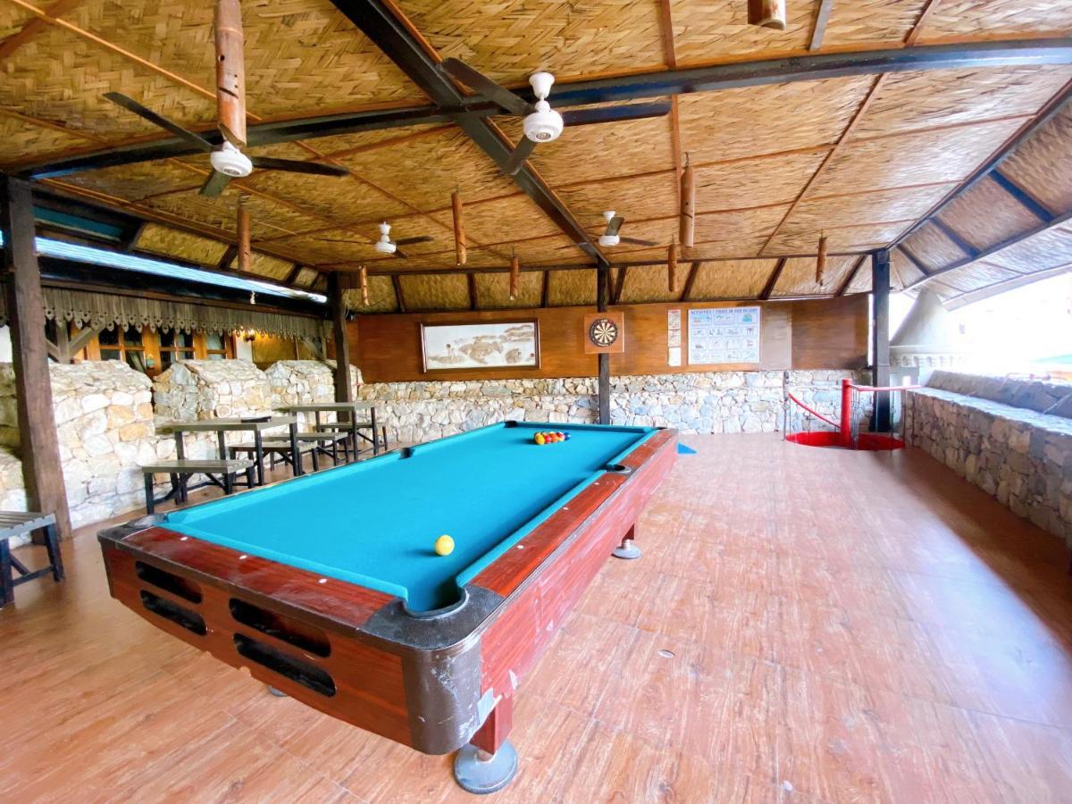 Tropicana Castle Dive Resort Powered By Cocotel Puerto Galera Exterior foto