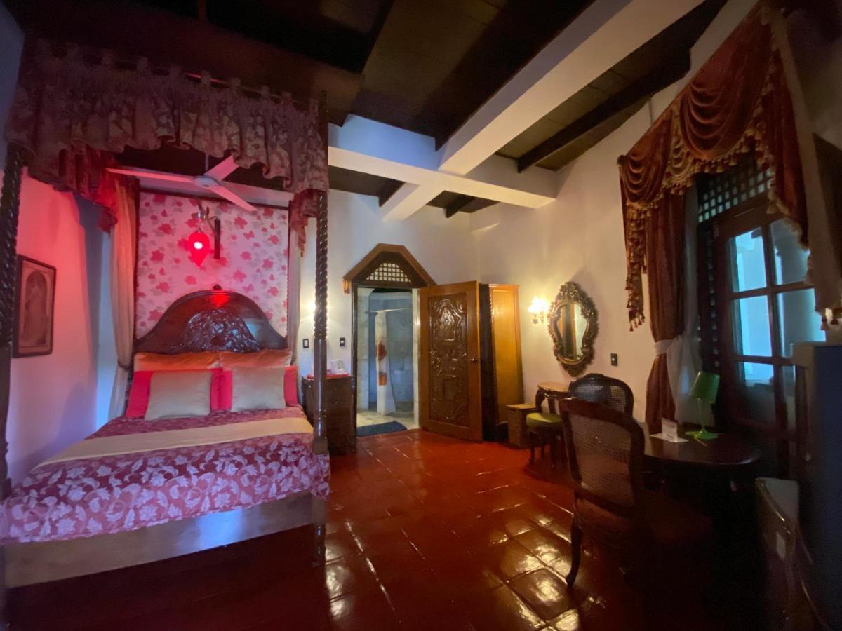 Tropicana Castle Dive Resort Powered By Cocotel Puerto Galera Exterior foto