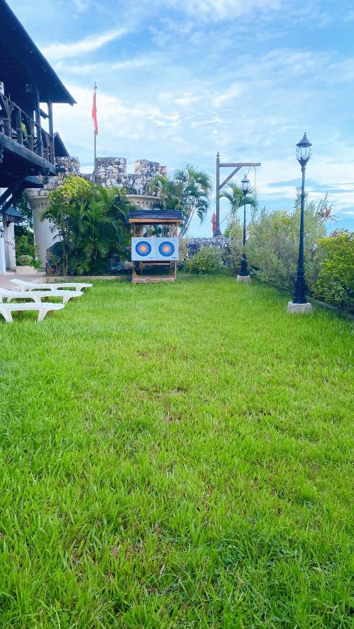 Tropicana Castle Dive Resort Powered By Cocotel Puerto Galera Exterior foto