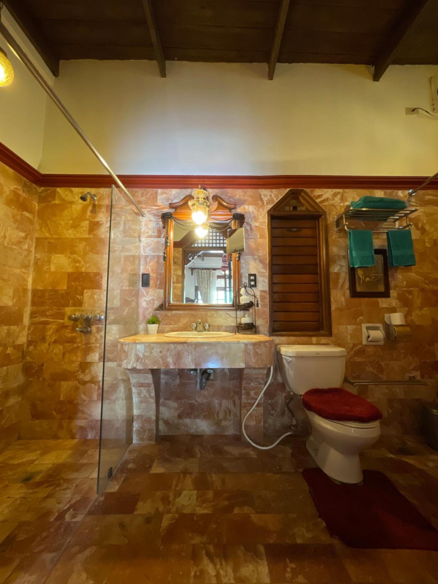 Tropicana Castle Dive Resort Powered By Cocotel Puerto Galera Zimmer foto