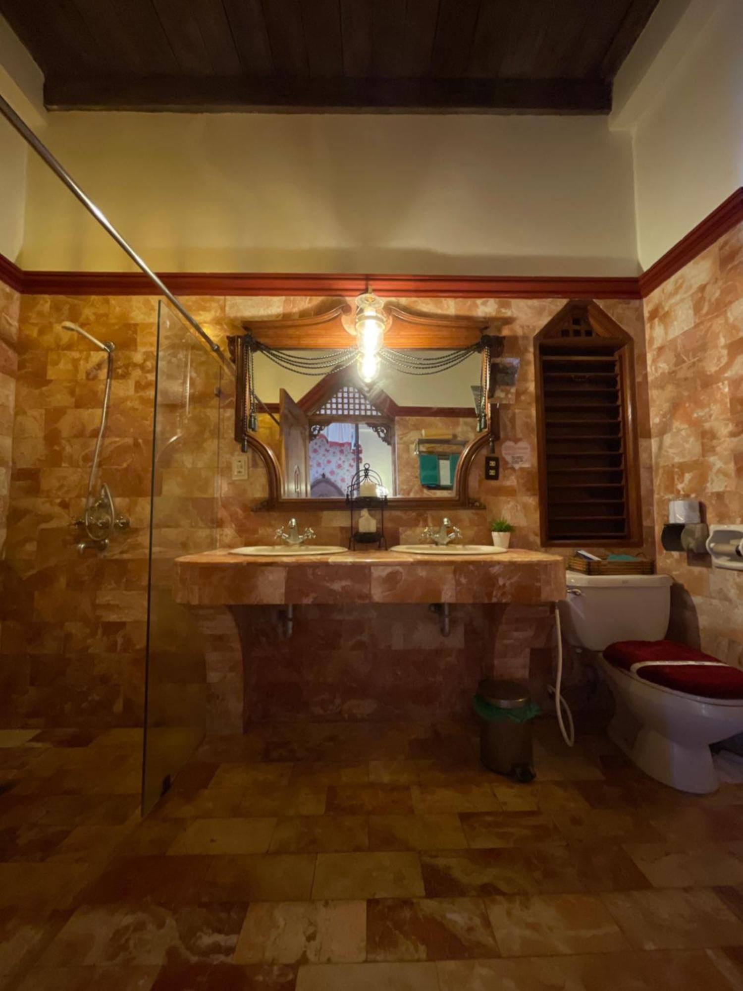 Tropicana Castle Dive Resort Powered By Cocotel Puerto Galera Zimmer foto
