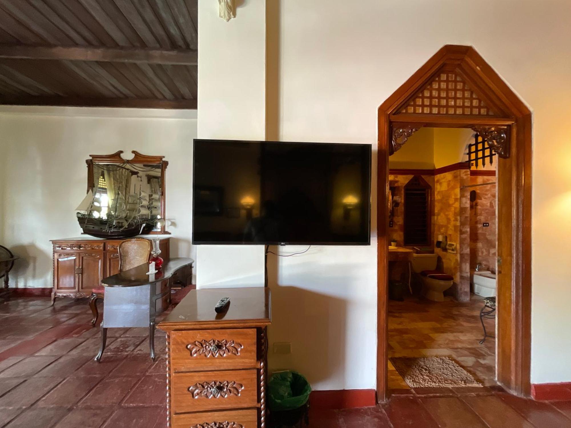Tropicana Castle Dive Resort Powered By Cocotel Puerto Galera Zimmer foto