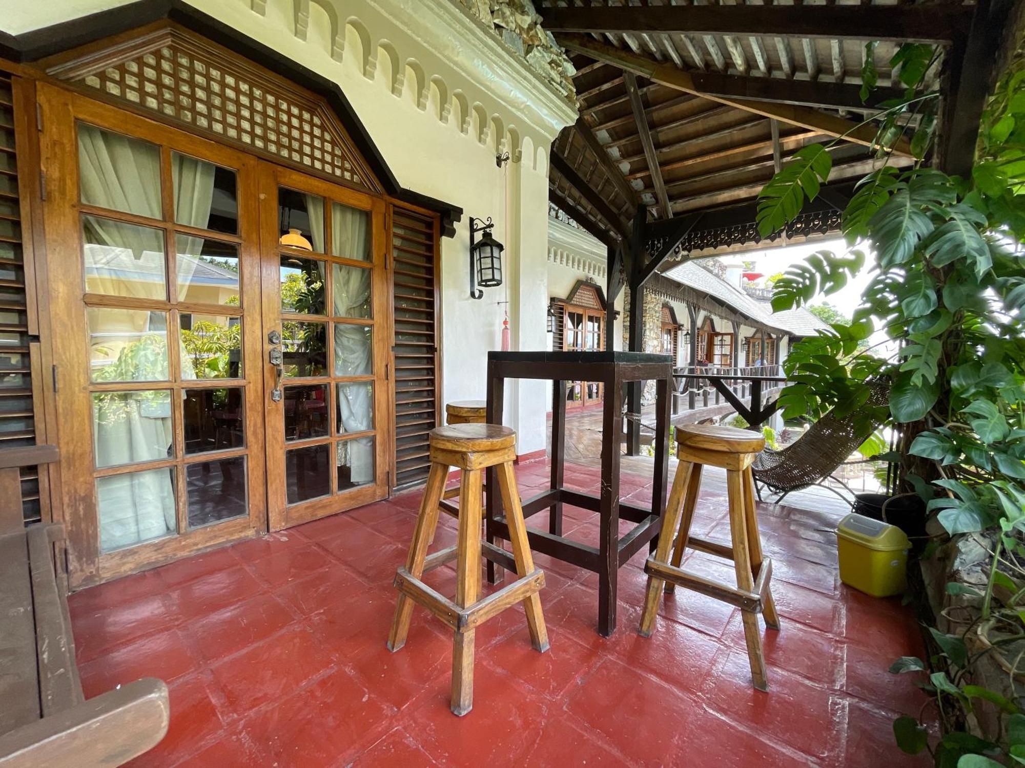 Tropicana Castle Dive Resort Powered By Cocotel Puerto Galera Zimmer foto
