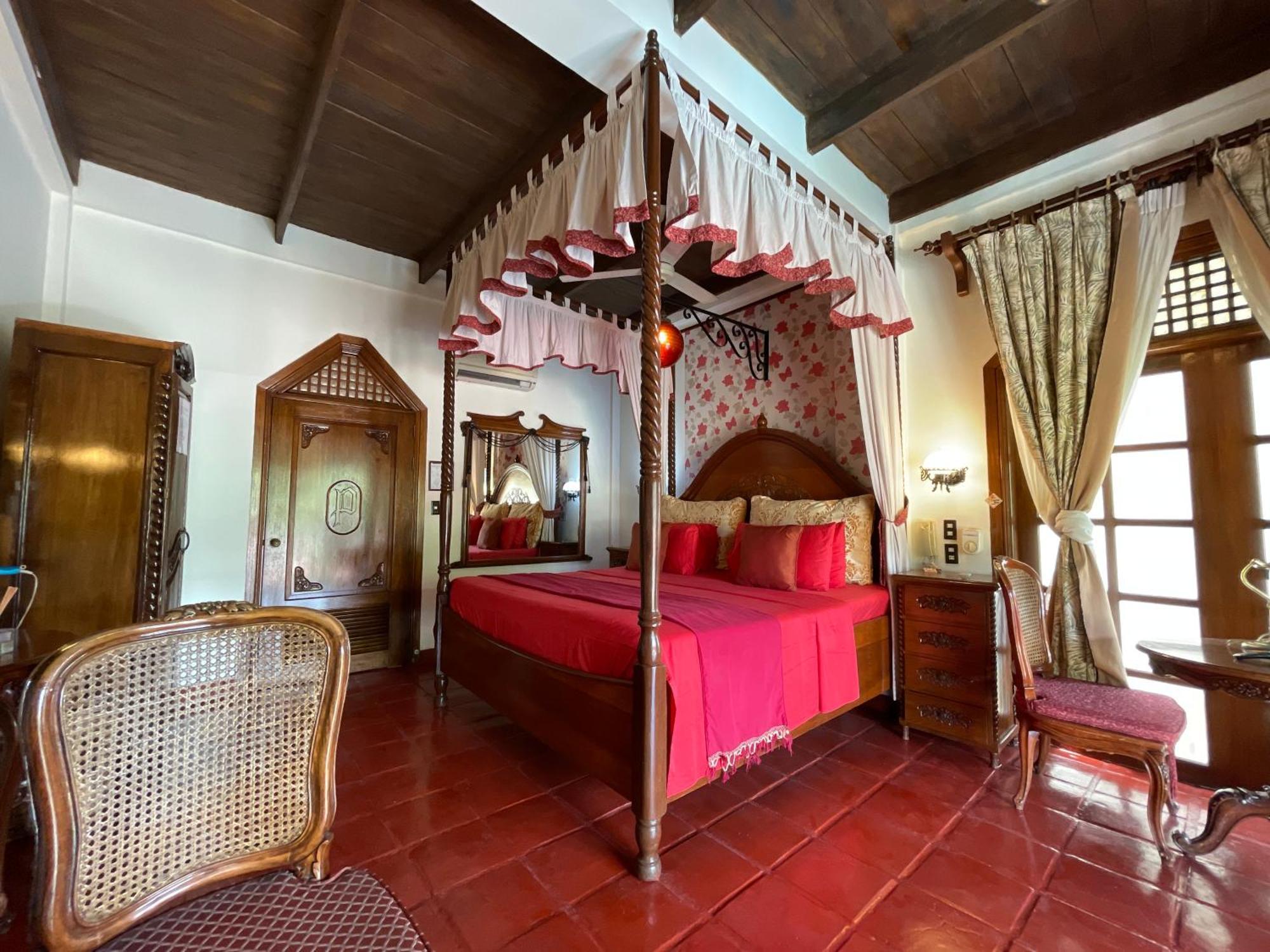 Tropicana Castle Dive Resort Powered By Cocotel Puerto Galera Zimmer foto