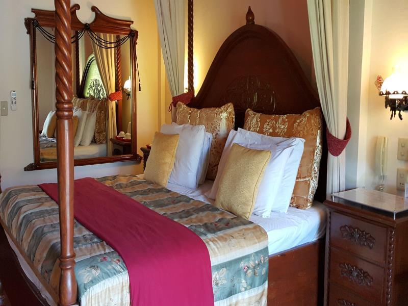 Tropicana Castle Dive Resort Powered By Cocotel Puerto Galera Exterior foto
