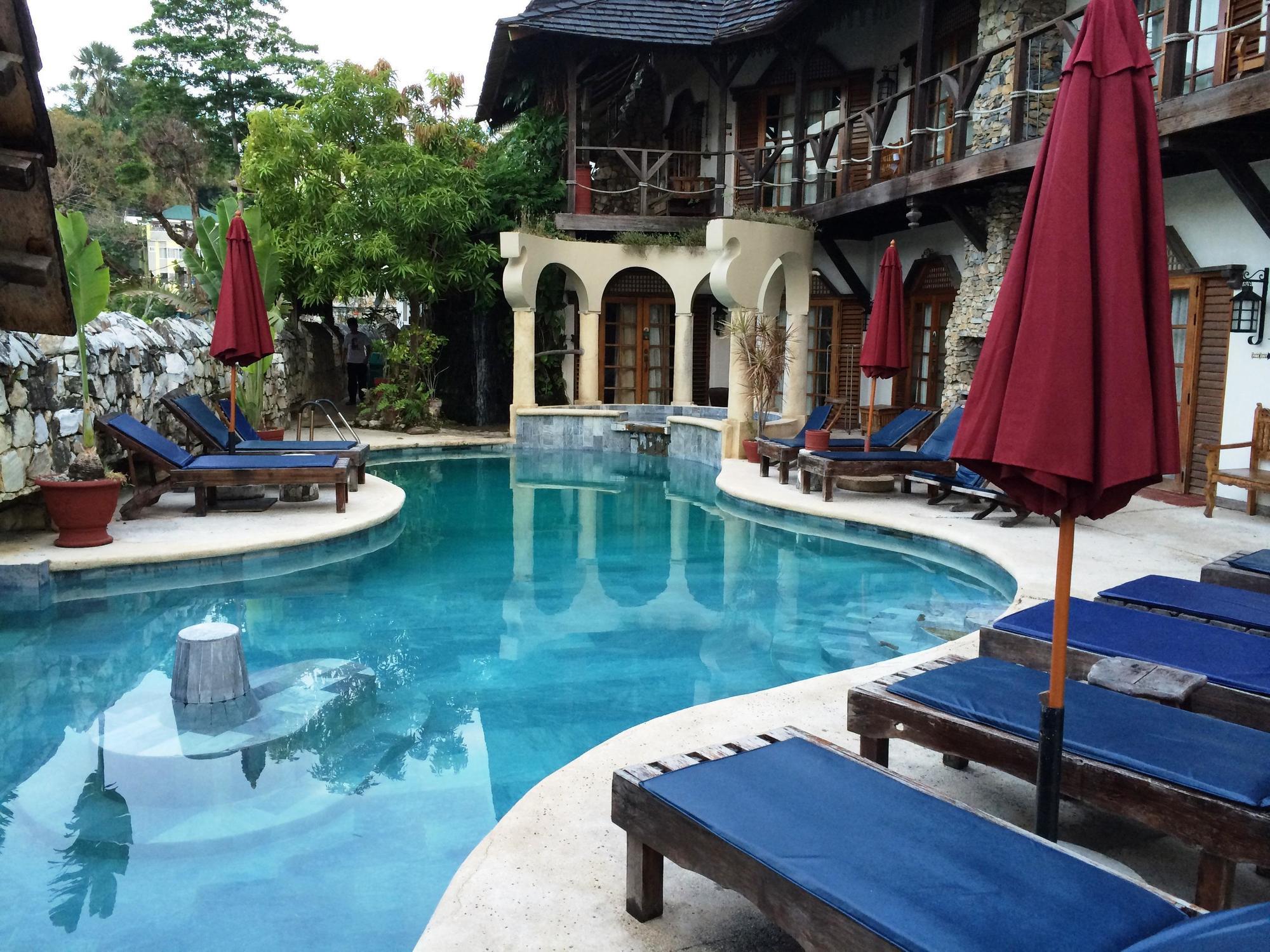 Tropicana Castle Dive Resort Powered By Cocotel Puerto Galera Exterior foto